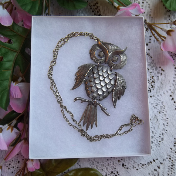Jewelry - Vintage SilverTone Owl Necklace